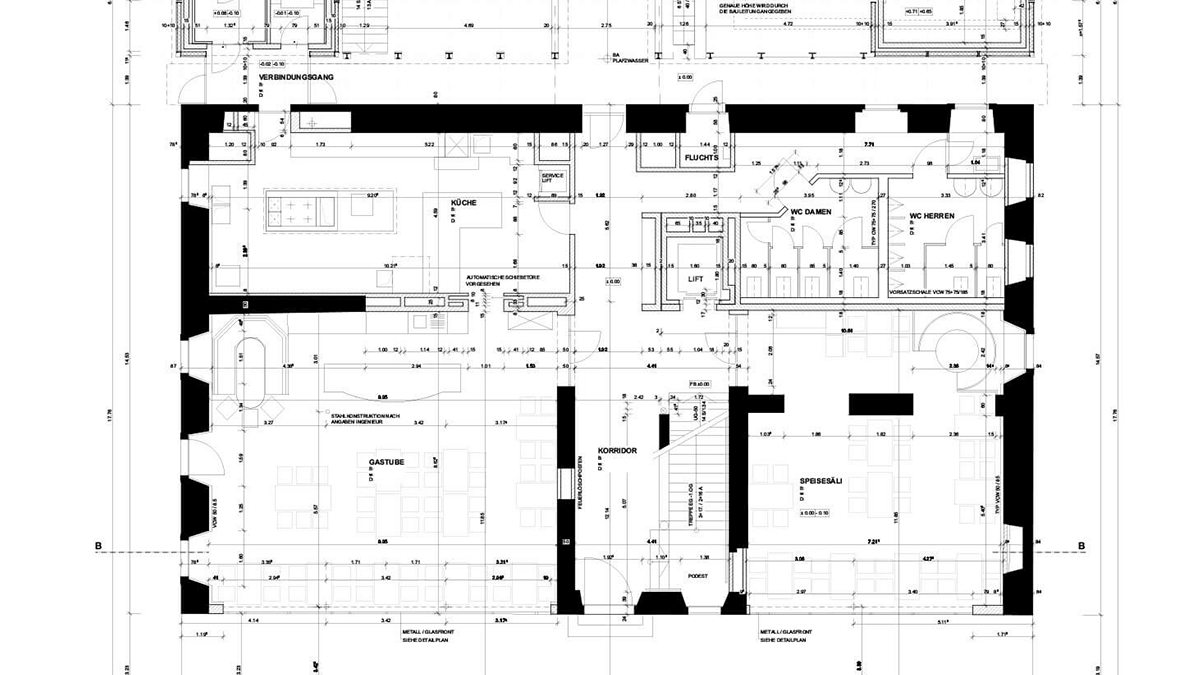 CAD Plan auf Bildschirm und alter Bauplan